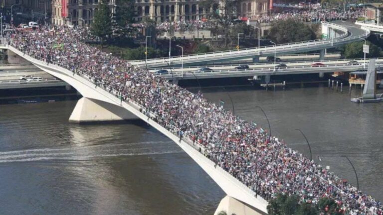 on-binler-gazze-icin-yurudu-avustralya-filistin-icin-ayaga-kalkti-pecMnV31.jpg